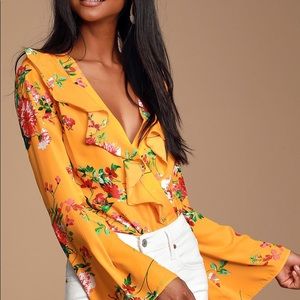 Lulu’s Yellow Floral Bodysuit Bell Sleeves Sz M